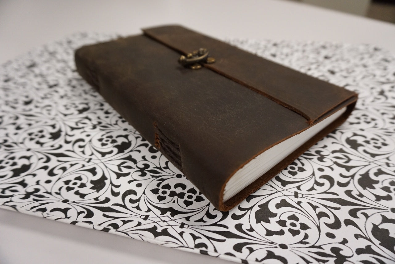 Classic Leather Journal Vintage Look with Latch