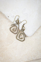 Load image into Gallery viewer, Vintage Style Ripple Earrings
