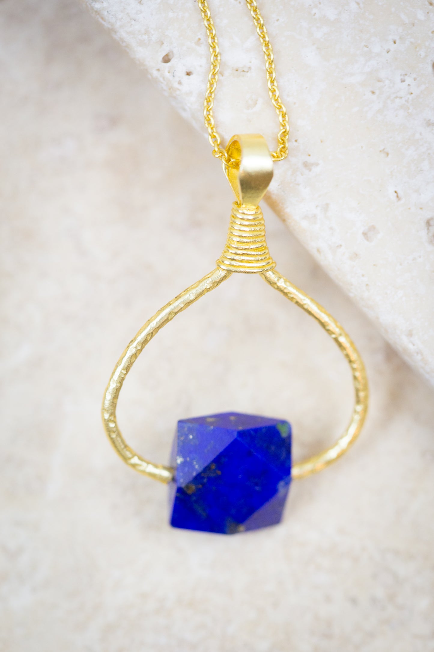 Deep-blue Vortex Chain