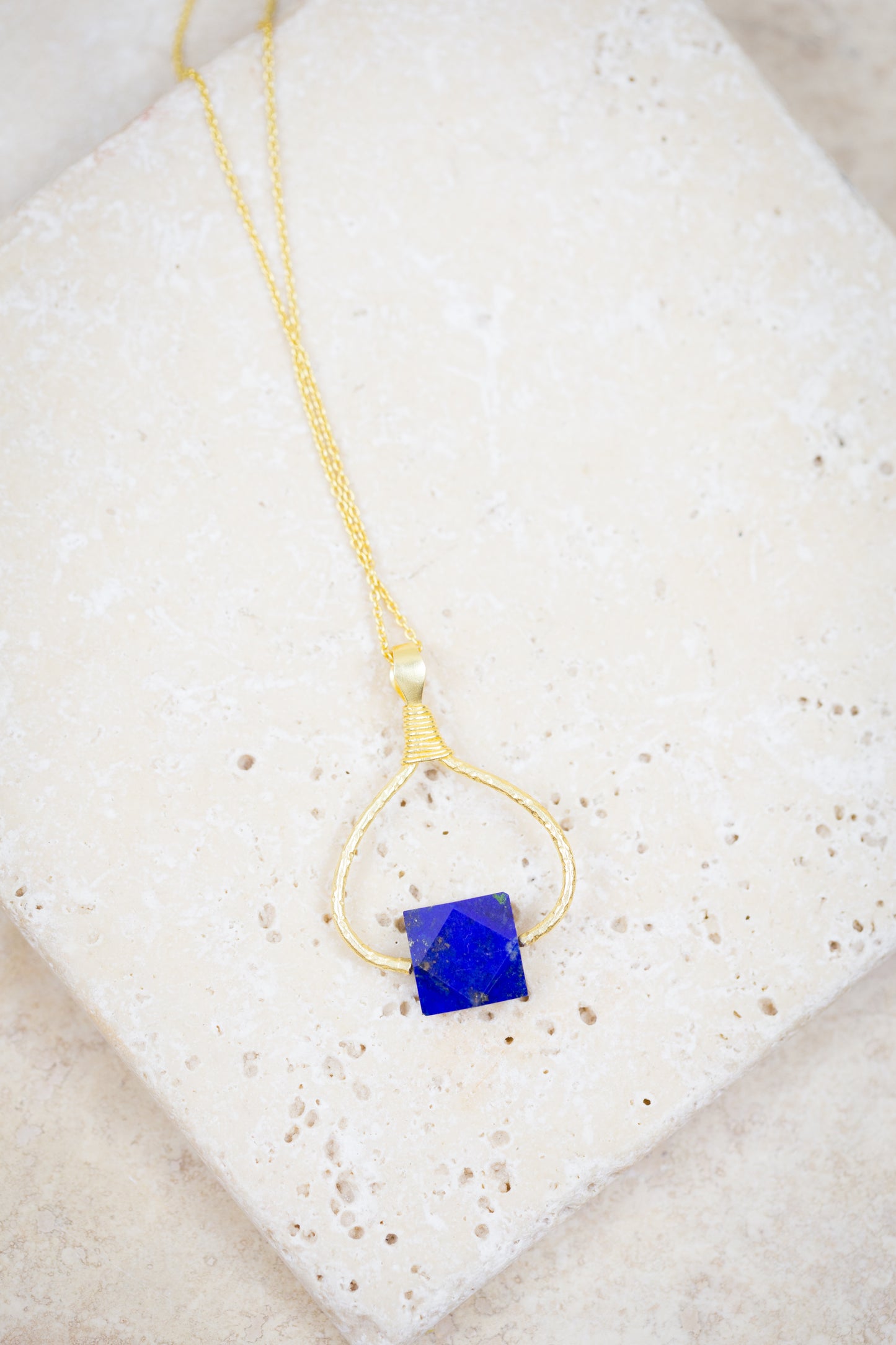 Deep-blue Vortex Chain