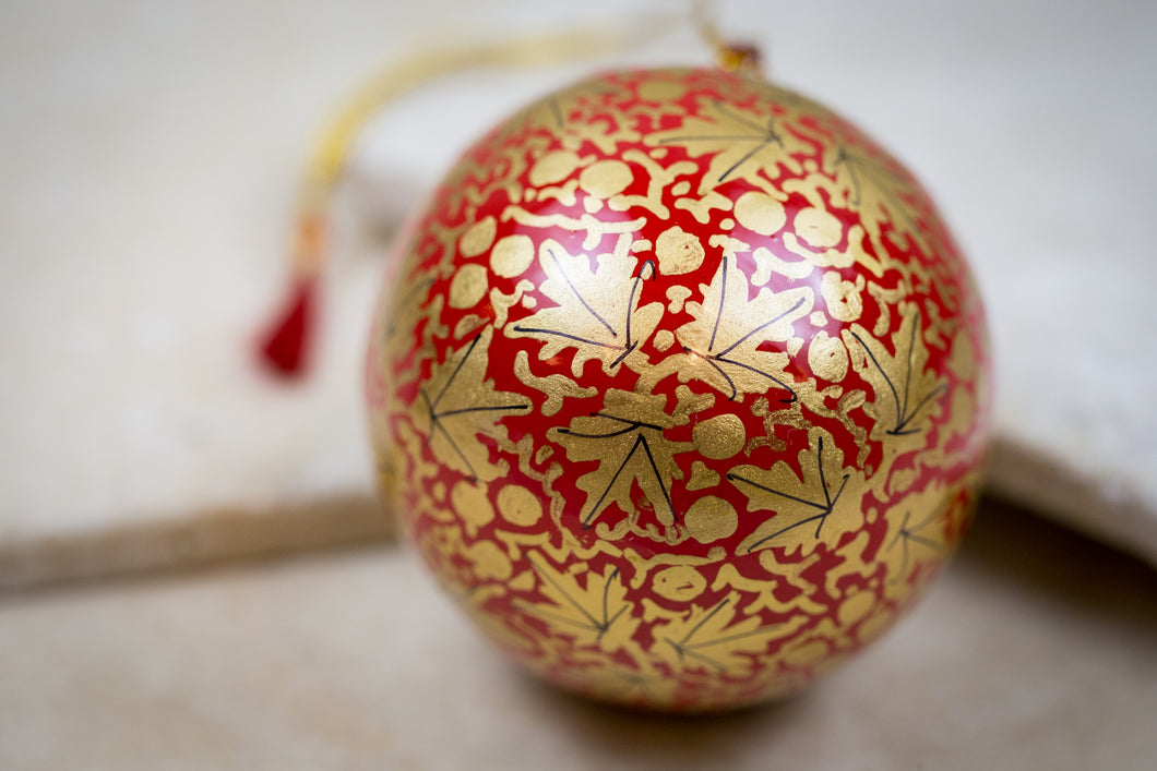 Decorative ornament red gold