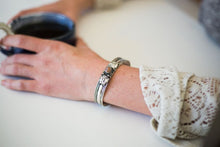 Load image into Gallery viewer, Tiger&#39;s Eye Bracelet
